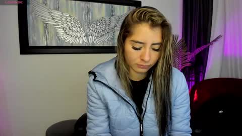 Snapshot of charlote_horny chatting on 15, 9, 2025 Charlote online show from 15, 9, 2025