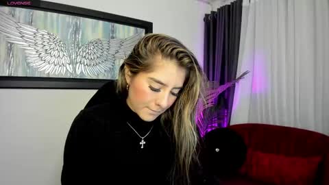 Snapshot of charlote_horny chatting on 18, 9, 2025 Charlote online show from 18, 9, 2025