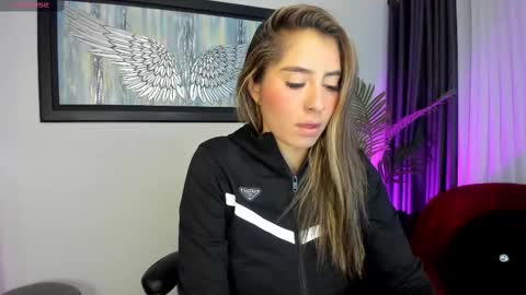Snapshot of charlote_horny chatting on 6, 10, 2025 Charlote online show from 6, 10, 2025