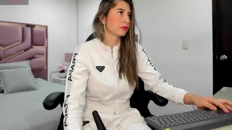Snapshot of charlote_horny chatting on 15, 10, 2025 Charlote online show from 15, 10, 2025