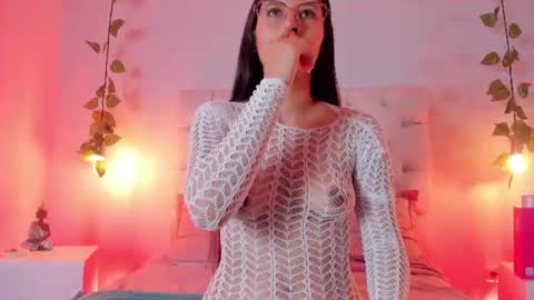 Snapshot of charlotte_collins_2 chatting on 4, 7, 2026 Sofia online show from 4, 7, 2026