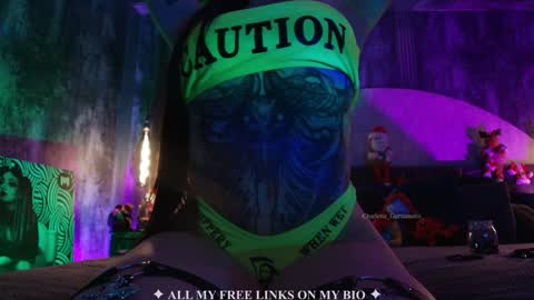 Charlotte online show from 19, 11, 2025