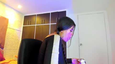 Charlotte Icee online show from 6, 2, 2025