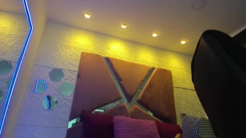 Charlotte Icee online show from 12, 3, 2025