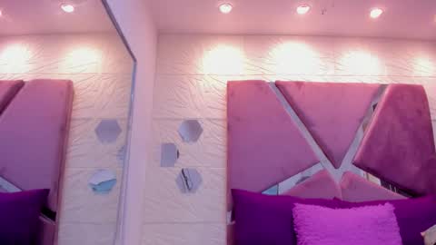 Charlotte Icee online show from 17, 12, 2025