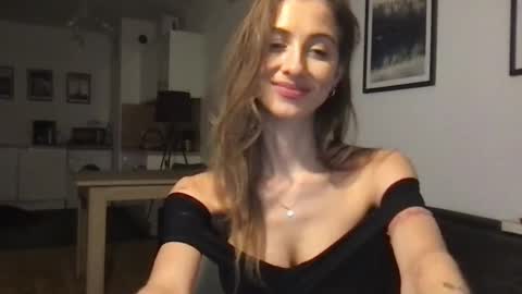 Charlotte Roche online show from 5, 3, 2025