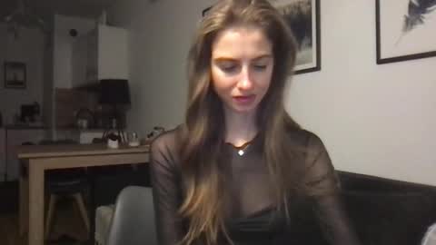 Charlotte Roche online show from 5, 11, 2025