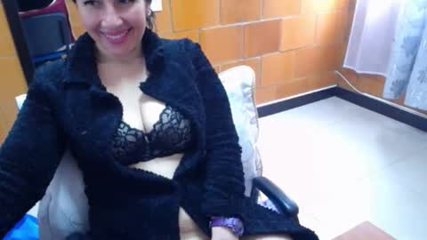 Charlotte online show from 25, 11, 2025