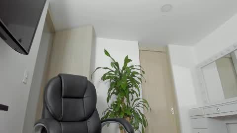 Yuli online show from 10, 10, 2025