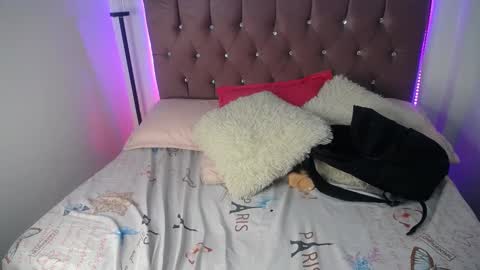 Snapshot of charlotte_walker1 chatting on 10, 3, 2025 charlotte_walker1 online show from 10, 3, 2025