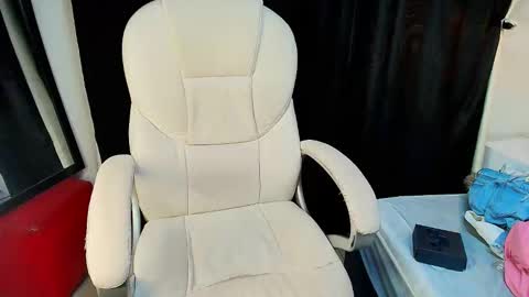 Snapshot of charlotte_walker1 chatting on 10, 9, 2025 charlotte_walker1 online show from 10, 9, 2025