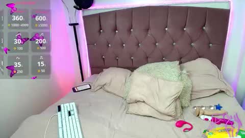 Snapshot of charlotte_walker1 chatting on 13, 11, 2025 charlotte_walker1 online show from 13, 11, 2025