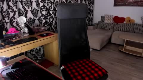 Charlotte Diamonds online show from 10, 1, 2025