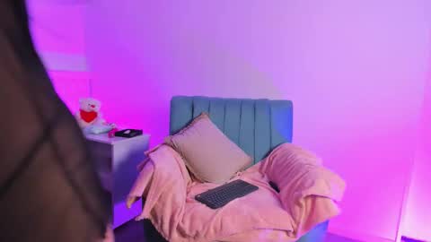 Snapshot of charlottee01_ chatting on 18, 2, 2026 Charlottee01 online show from 18, 2, 2026