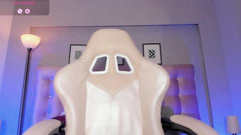 charlotterussel online show from 8, 12, 2024