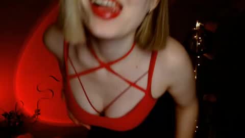 Snapshot of charming_beauty chatting on 16, 12, 2024 Michelle online show from 16, 12, 2024
