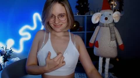 Snapshot of charming_beauty chatting on 17, 12, 2024 Michelle online show from 17, 12, 2024