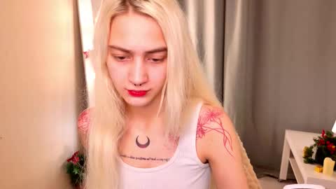 Snapshot of charmingchickk chatting on 16, 12, 2025 Eva online show from 16, 12, 2025