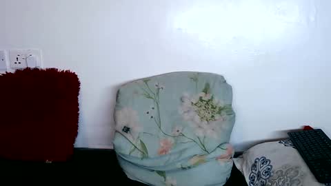 Snapshot of cheeky_charms chatting on 15, 11, 2025 cheeky_charms online show from 15, 11, 2025