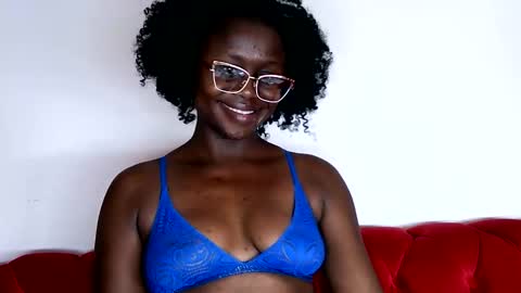 Snapshot of cheeky_charms chatting on 16, 11, 2025 cheeky_charms online show from 16, 11, 2025