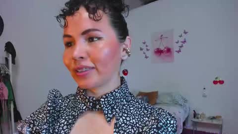 Snapshot of cherry_cute4u chatting on 18, 10, 2025 liana online show from 18, 10, 2025