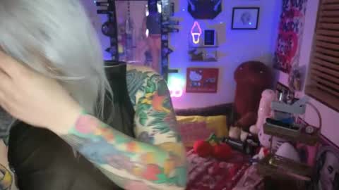 CherryBombBomb online show from 4, 1, 2025