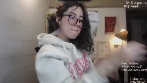 Sarah Prez online show from 13, 7, 2026
