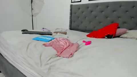 chey_petite online show from 7, 11, 2025