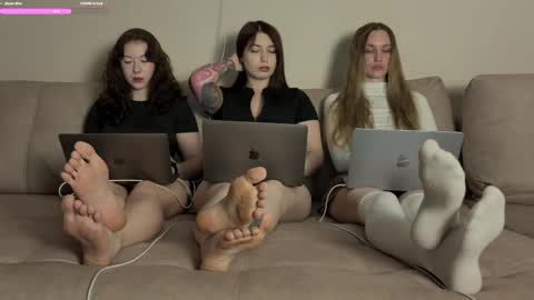 Snapshot of chillgoddess chatting on 19, 5, 2026 Goddess Vika - owner of all ur money online show from 19, 5, 2026
