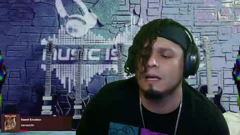 Snapshot of chinoroz chatting on 8, 3, 2025 Enrique online show from 8, 3, 2025