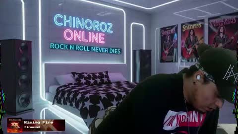 Snapshot of chinoroz chatting on 8, 11, 2025 Enrique online show from 8, 11, 2025