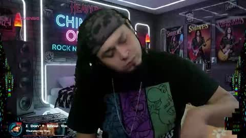 Snapshot of chinoroz chatting on 19, 11, 2025 Enrique online show from 19, 11, 2025