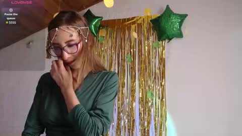 Chloe Bitelly online show from 17, 3, 2026