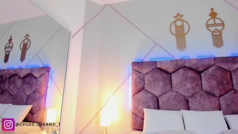 Snapshot of chloe_durand_ chatting on 12, 10, 2025 chloe_durand_ online show from 12, 10, 2025