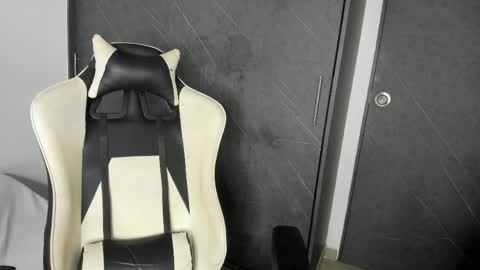 chloe online show from 2, 4, 2026