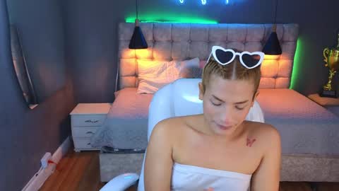 CHLOE online show from 3, 1, 2025