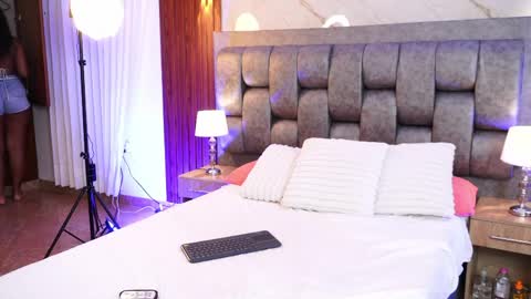 Chloe online show from 16, 4, 2026