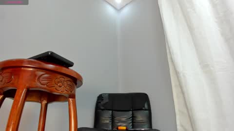 Snapshot of chloe_narcise chatting on 6, 12, 2024 Chloe online show from 6, 12, 2024