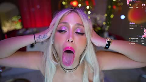 Snapshot of chloe_ri chatting on 8, 12, 2024 . ALL my LINKS online show from 8, 12, 2024