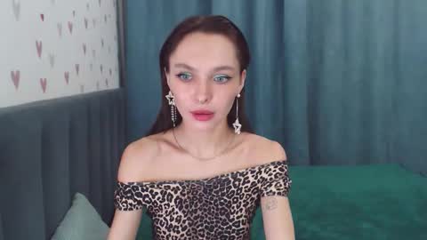 Snapshot of chloe_sunny chatting on 28, 10, 2025 Chloe online show from 28, 10, 2025