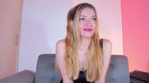 Snapshot of chloe_sweet7 chatting on 24, 9, 2025 Chloe Miller  online show from 24, 9, 2025