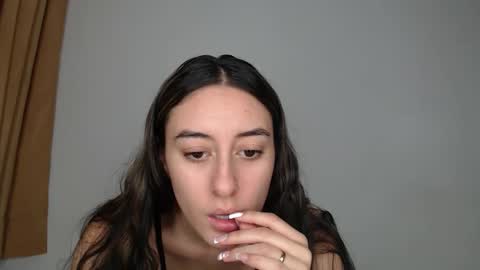 Snapshot of chloe_vahos chatting on 19, 9, 2025 Chloe online show from 19, 9, 2025