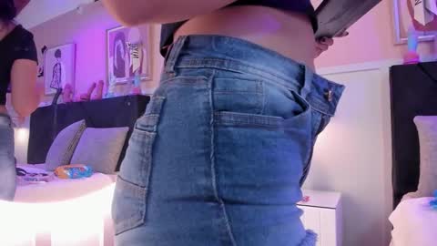   online show from 23, 11, 2025