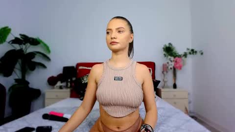 Snapshot of chloecheryy chatting on 5, 11, 2025 Chloe online show from 5, 11, 2025