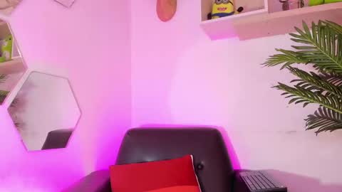 Chloe  online show from 5, 3, 2025