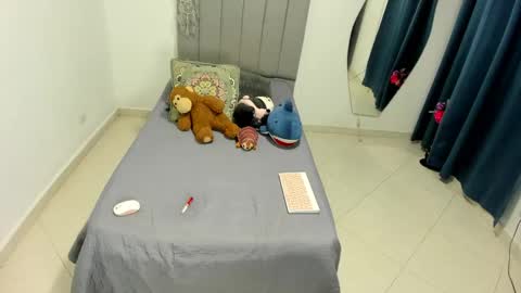 Laura  independent model online show from 4, 3, 2026