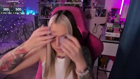 Snapshot of chloekohaku chatting on 10, 11, 2025 ChloeKohaku online show from 10, 11, 2025