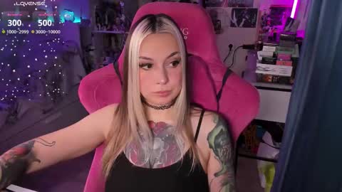 Snapshot of chloekohaku chatting on 27, 11, 2025 ChloeKohaku online show from 27, 11, 2025