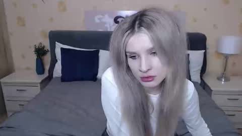 chloemurmeow online show from 18, 9, 2025