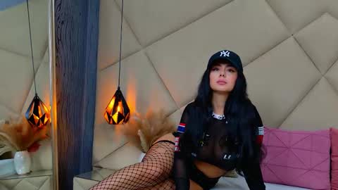 Chloe Vee online show from 3, 10, 2025